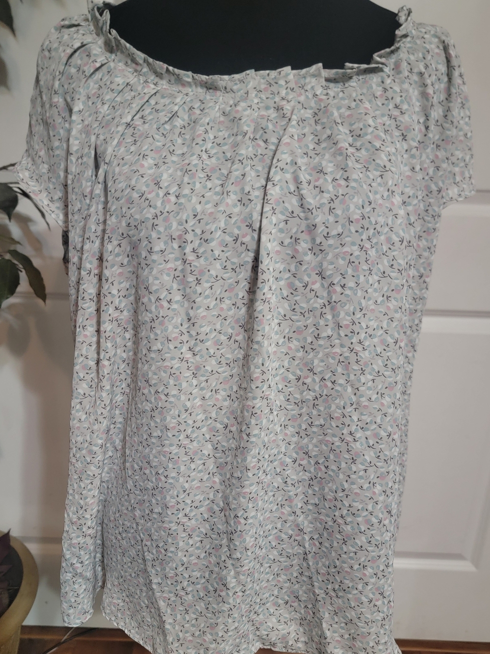 (#61) LC Lauren Conrad Ivory Floral Short-Sleeve Top